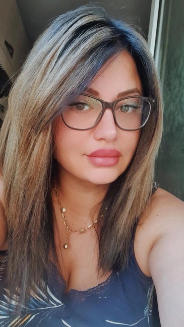 Alessandra intelligent 26 years old - busty escort